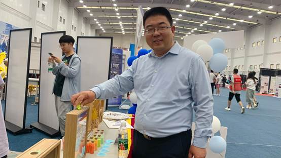 2026世界杯官方合作网站孙怀凤老师倒下许愿瓶（友爱）